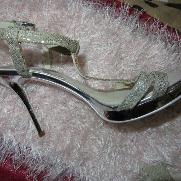 Michael Kors T strap Embellished Leather Sandals Silver Glitter sz 5.5 - Picture 11 of 14